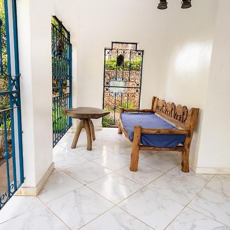 Queens Chateau Boutique Villa Playa de Diani Exterior foto
