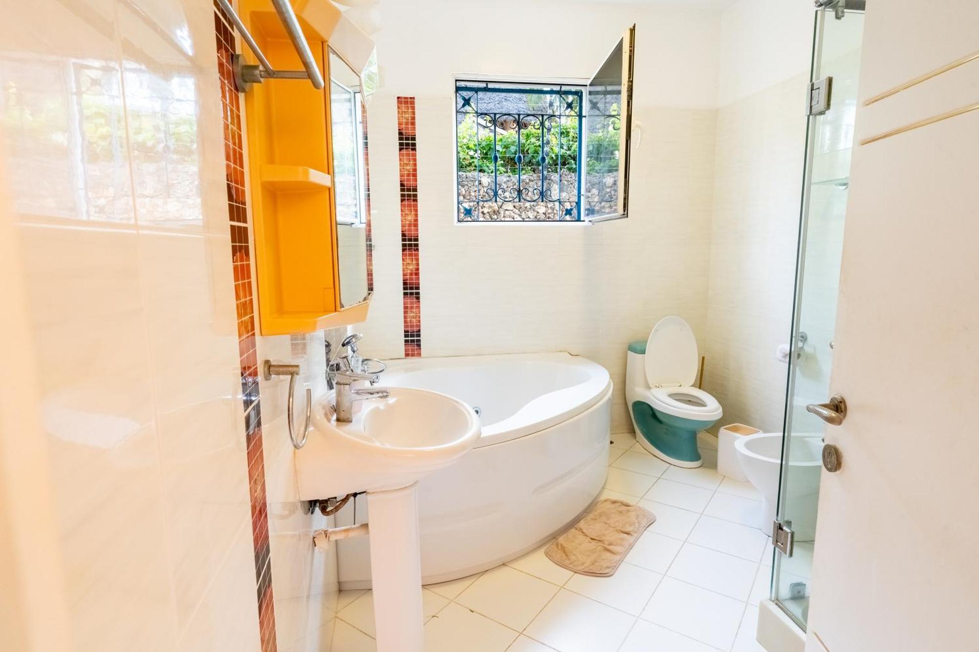 Queens Chateau Boutique Villa Playa de Diani Exterior foto