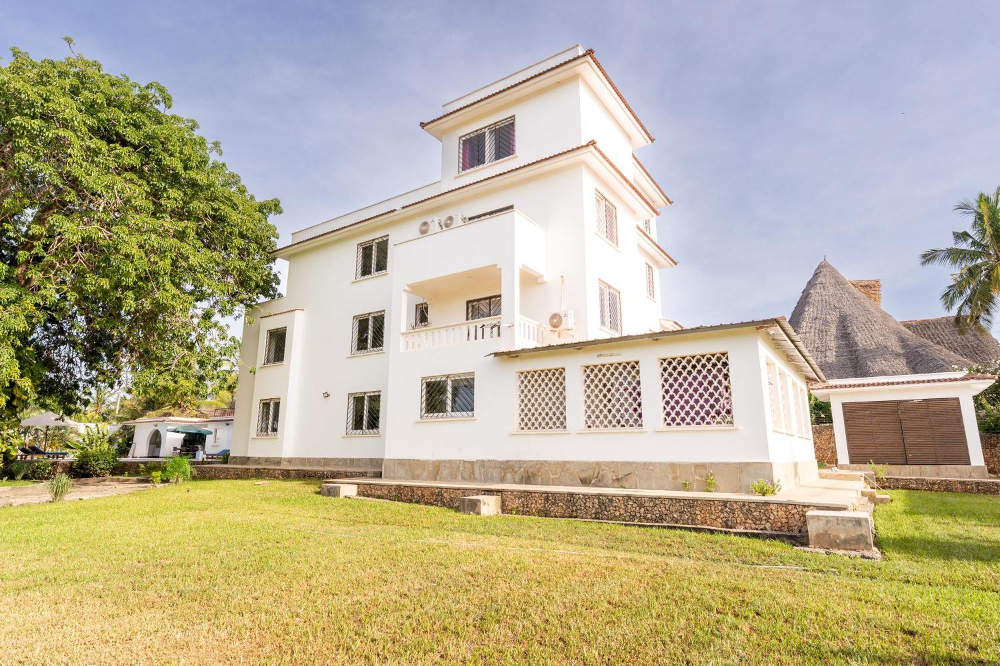 Queens Chateau Boutique Villa Playa de Diani Exterior foto