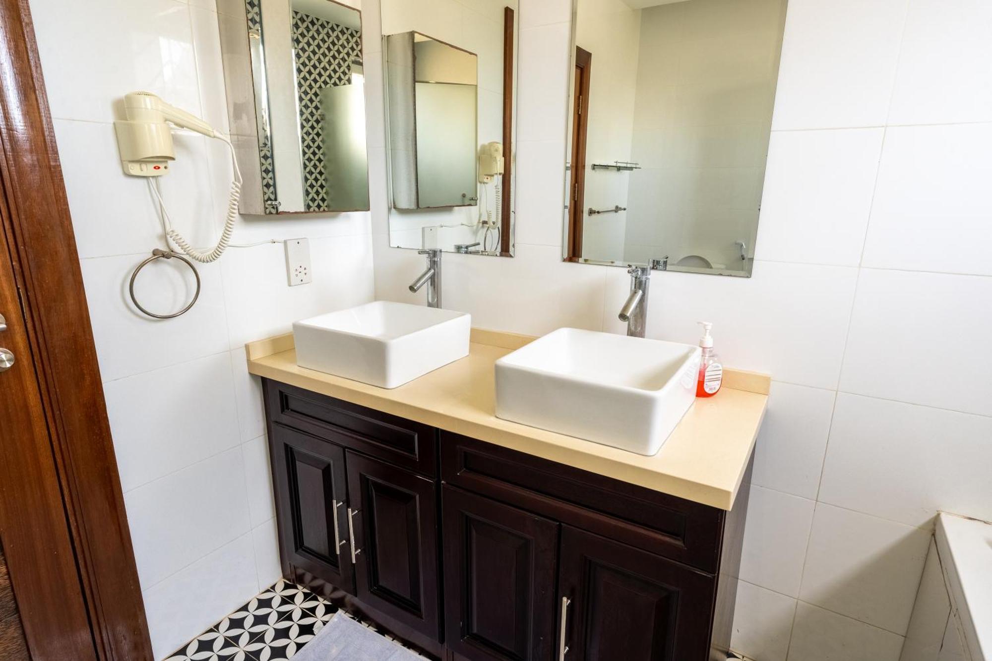 Queens Chateau Boutique Villa Playa de Diani Exterior foto