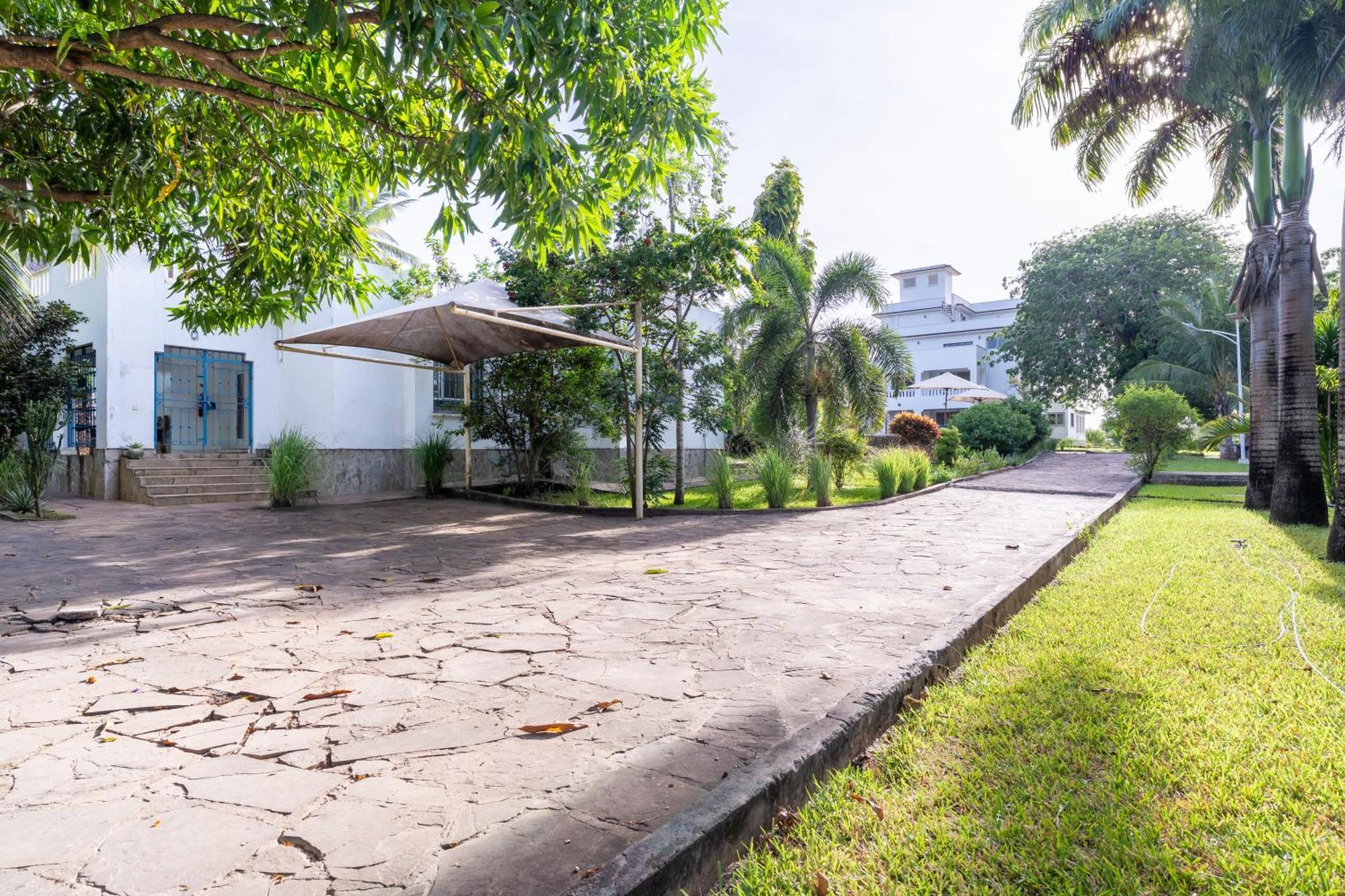 Queens Chateau Boutique Villa Playa de Diani Exterior foto