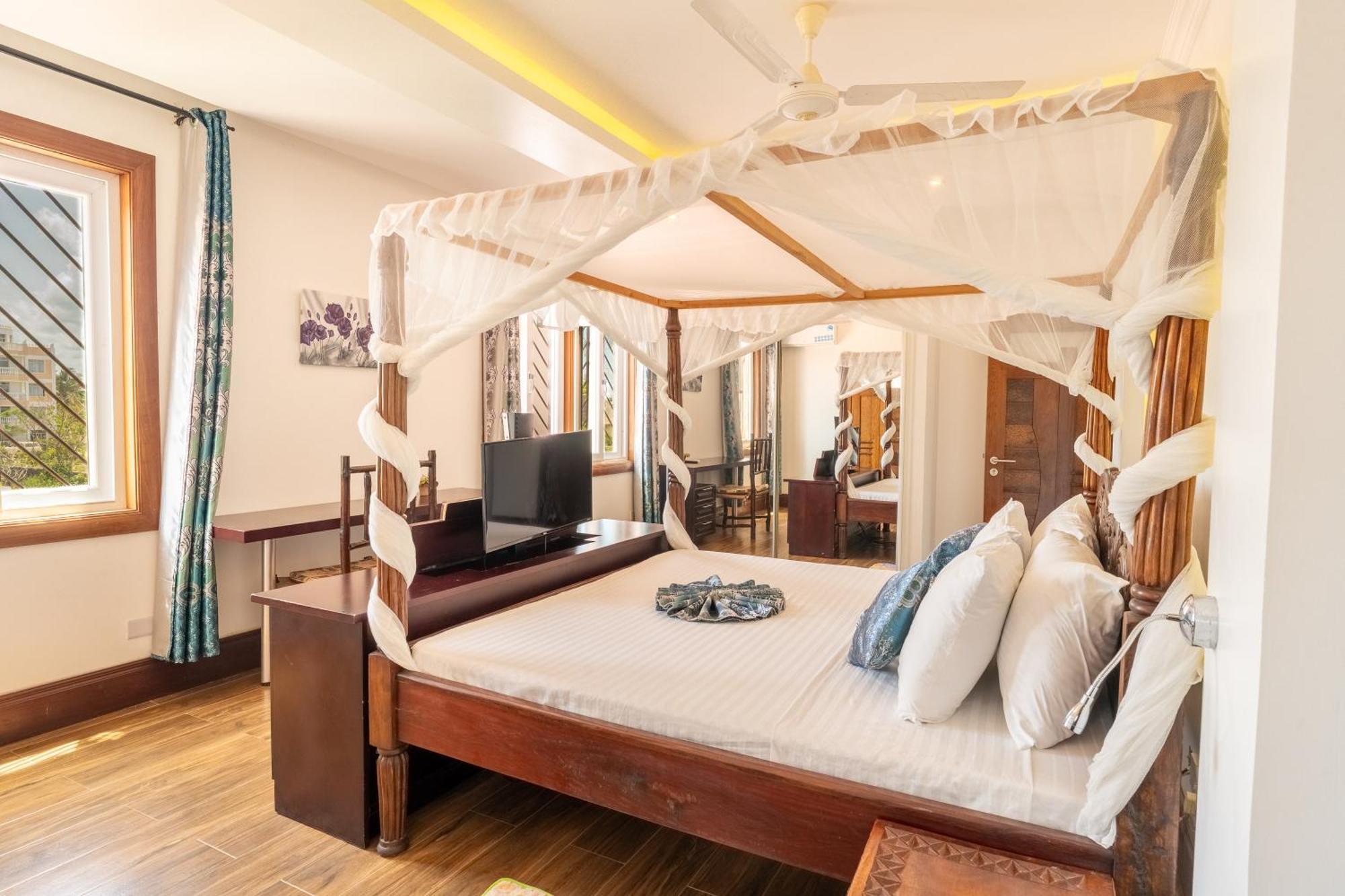 Queens Chateau Boutique Villa Playa de Diani Exterior foto