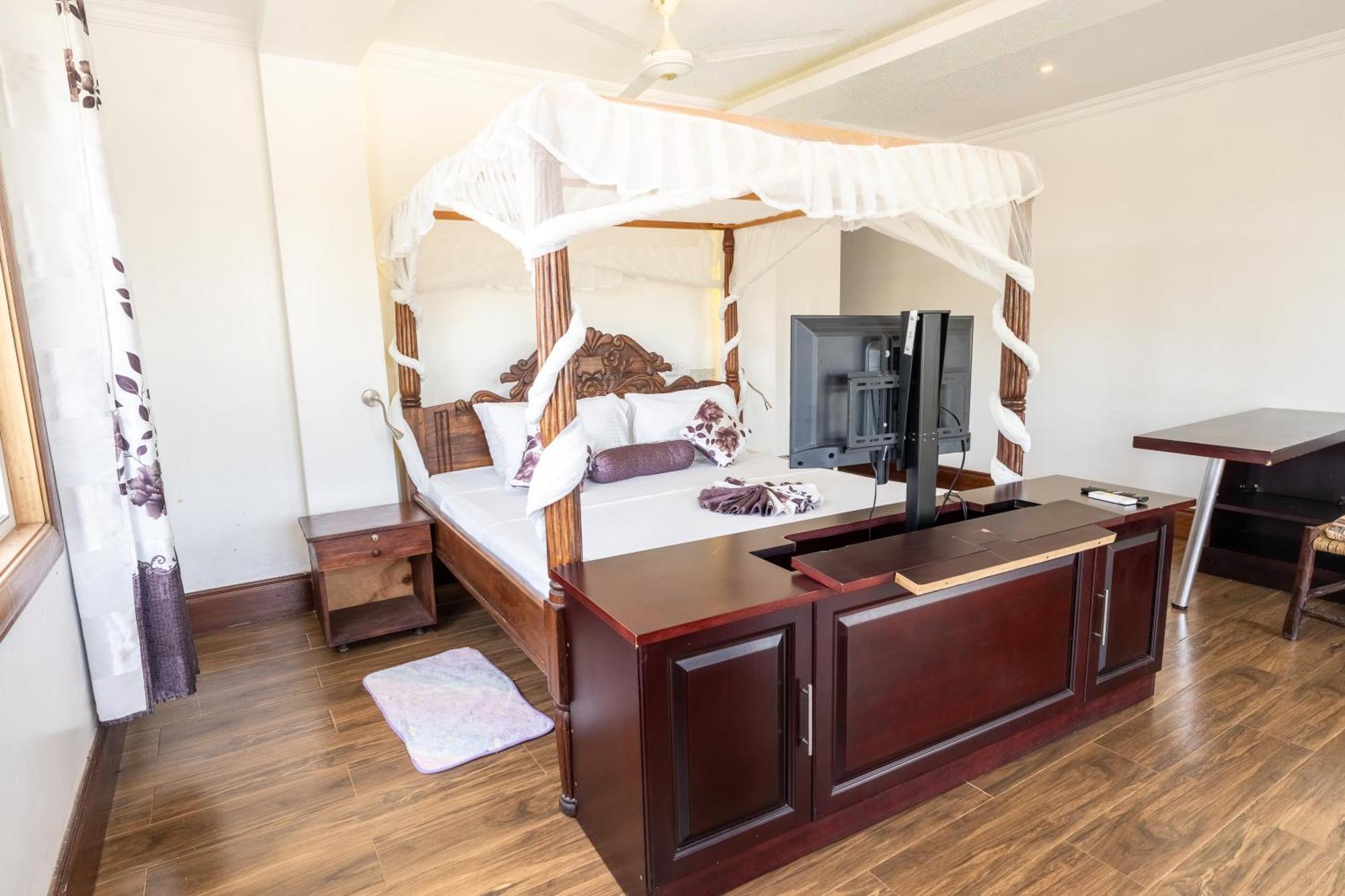 Queens Chateau Boutique Villa Playa de Diani Exterior foto